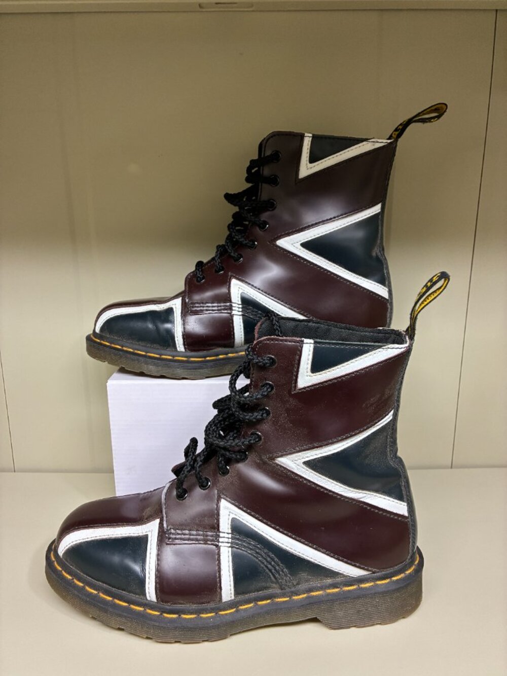 Dr. Martens 1460 Pascal Brit Union Jack 8 Eye Combat Boot Men's 10 - Picture 2 of 6